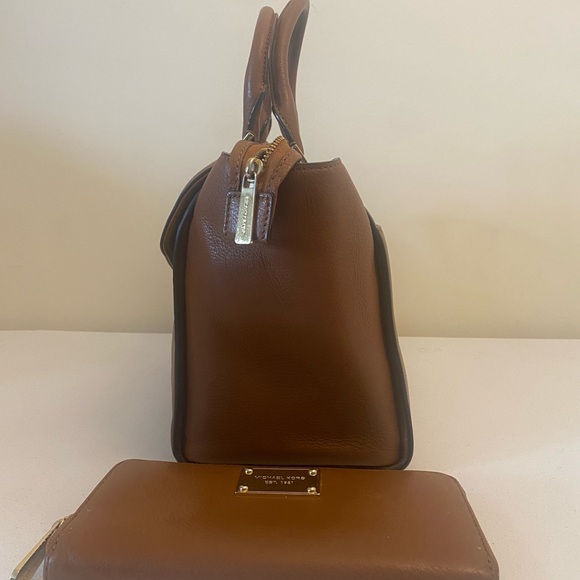 Brown Micheal Kors Handbag w/ Matching Wallet - Picture 4 of 4